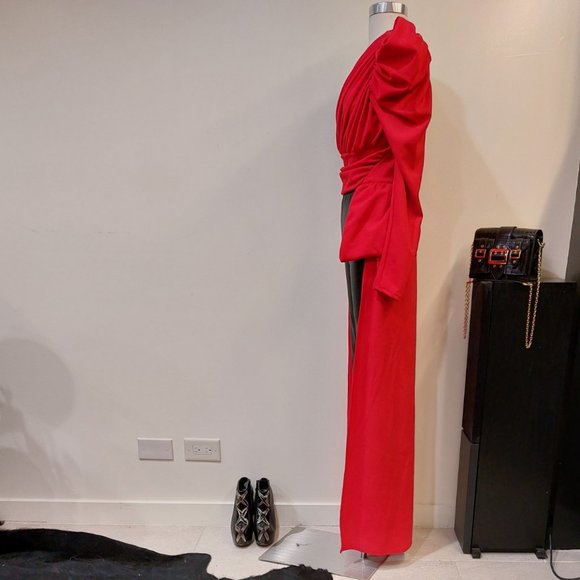 π₯WOW FACTOR!π₯ One Shoulder Asymmetric Top in Red - Picture 3 of 15